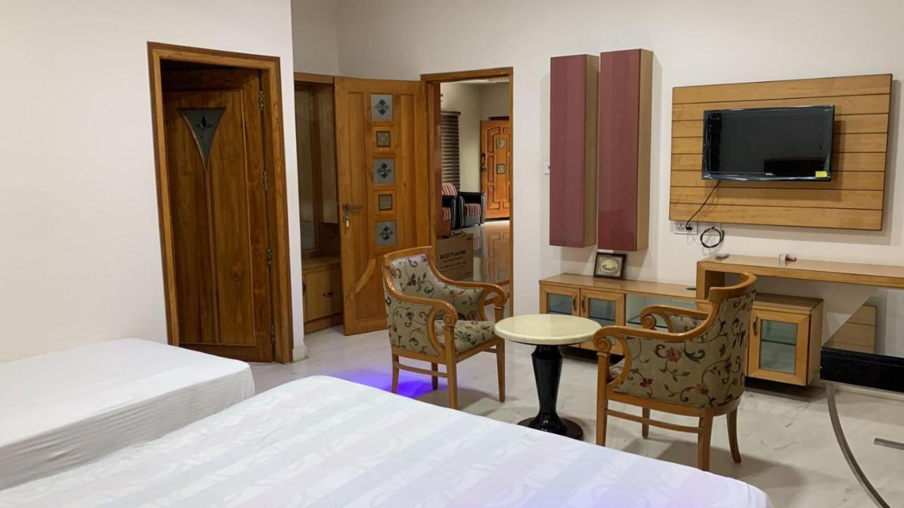 Hill View Paradise - 2Bhk'S & Rooms - A Golden Group Of Premium Home Stays - Тирупати Екстериор снимка