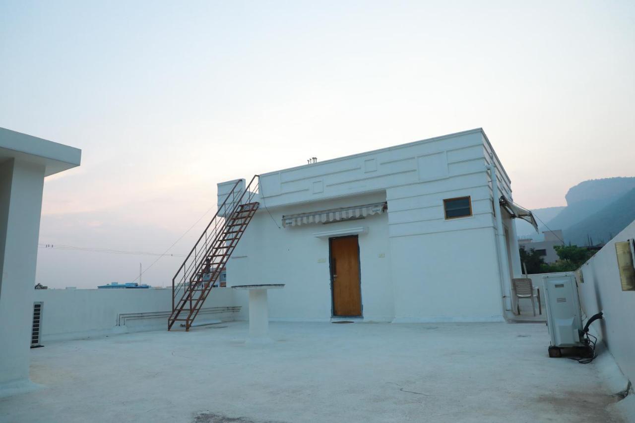 Hill View Paradise - 2Bhk'S & Rooms - A Golden Group Of Premium Home Stays - Тирупати Екстериор снимка