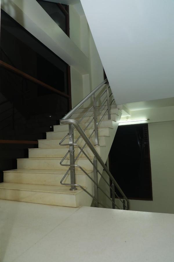 Hill View Paradise - 2Bhk'S & Rooms - A Golden Group Of Premium Home Stays - Тирупати Екстериор снимка