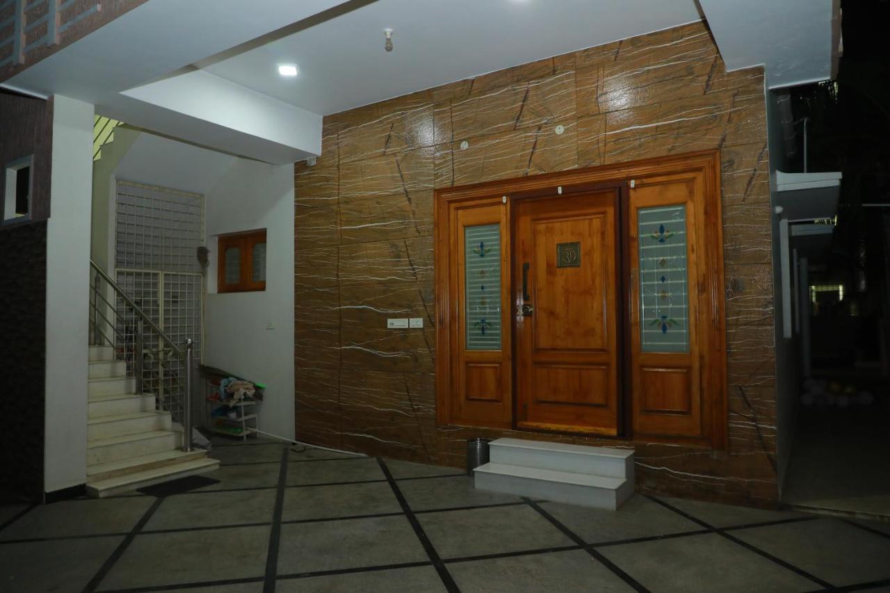 Hill View Paradise - 2Bhk'S & Rooms - A Golden Group Of Premium Home Stays - Тирупати Екстериор снимка