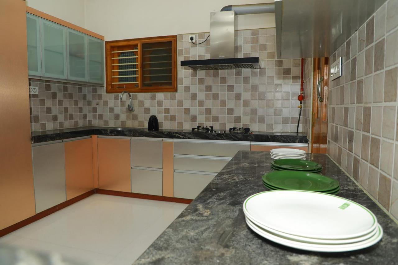 Hill View Paradise - 2Bhk'S & Rooms - A Golden Group Of Premium Home Stays - Тирупати Екстериор снимка