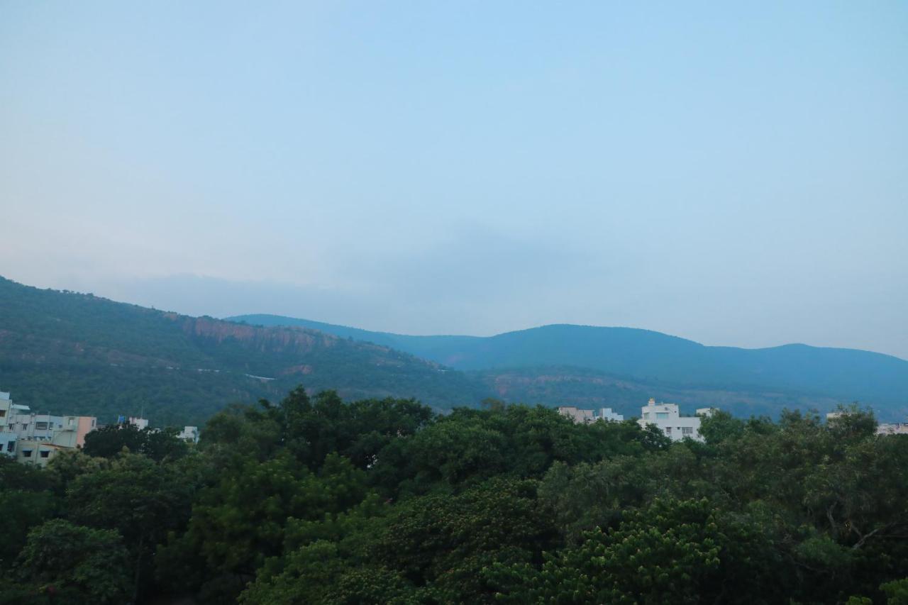 Hill View Paradise - 2Bhk'S & Rooms - A Golden Group Of Premium Home Stays - Тирупати Екстериор снимка